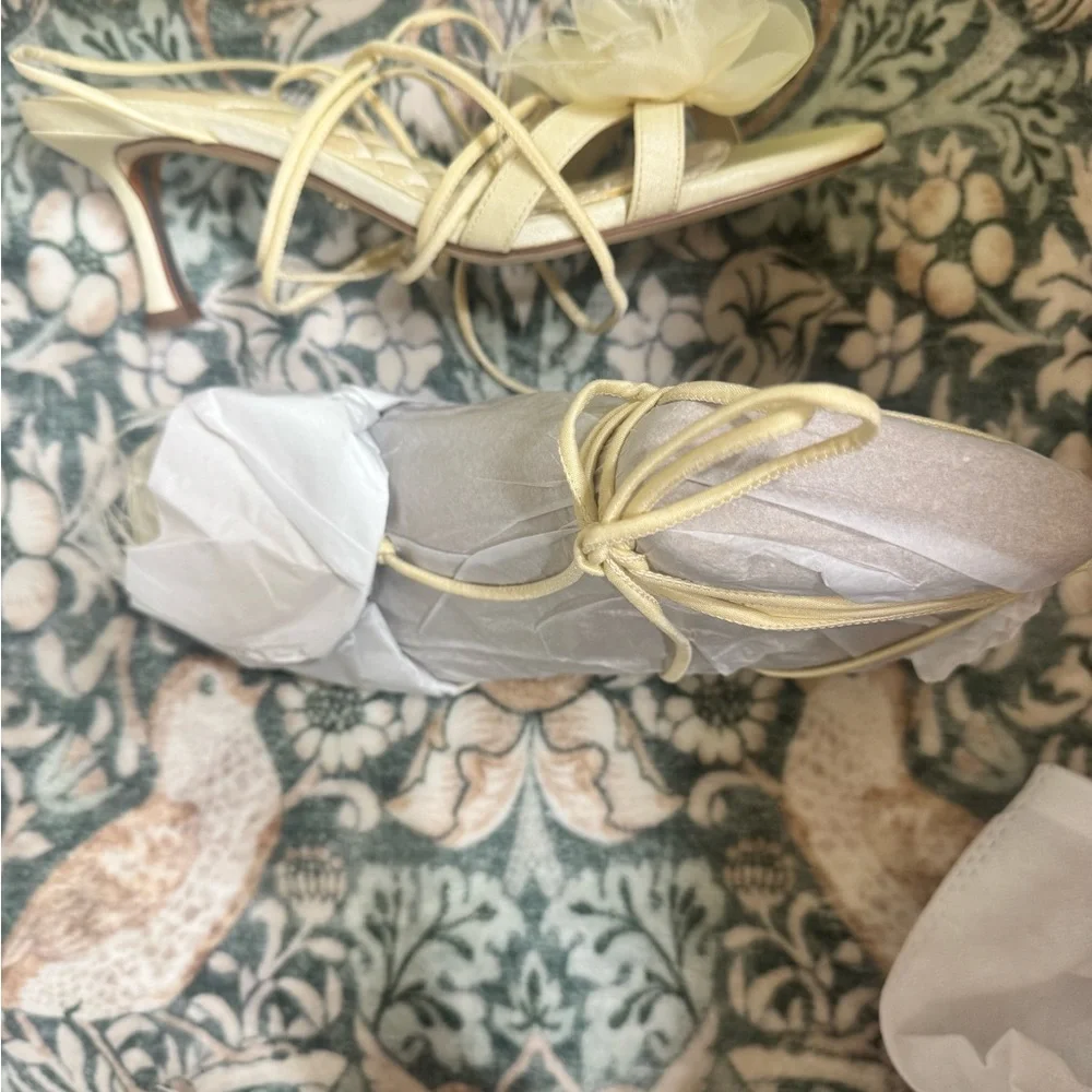 NEW Sam Edelman Pammie Cream Ivory Silk Kitten Heels - size 8 - Picture 3 of 5